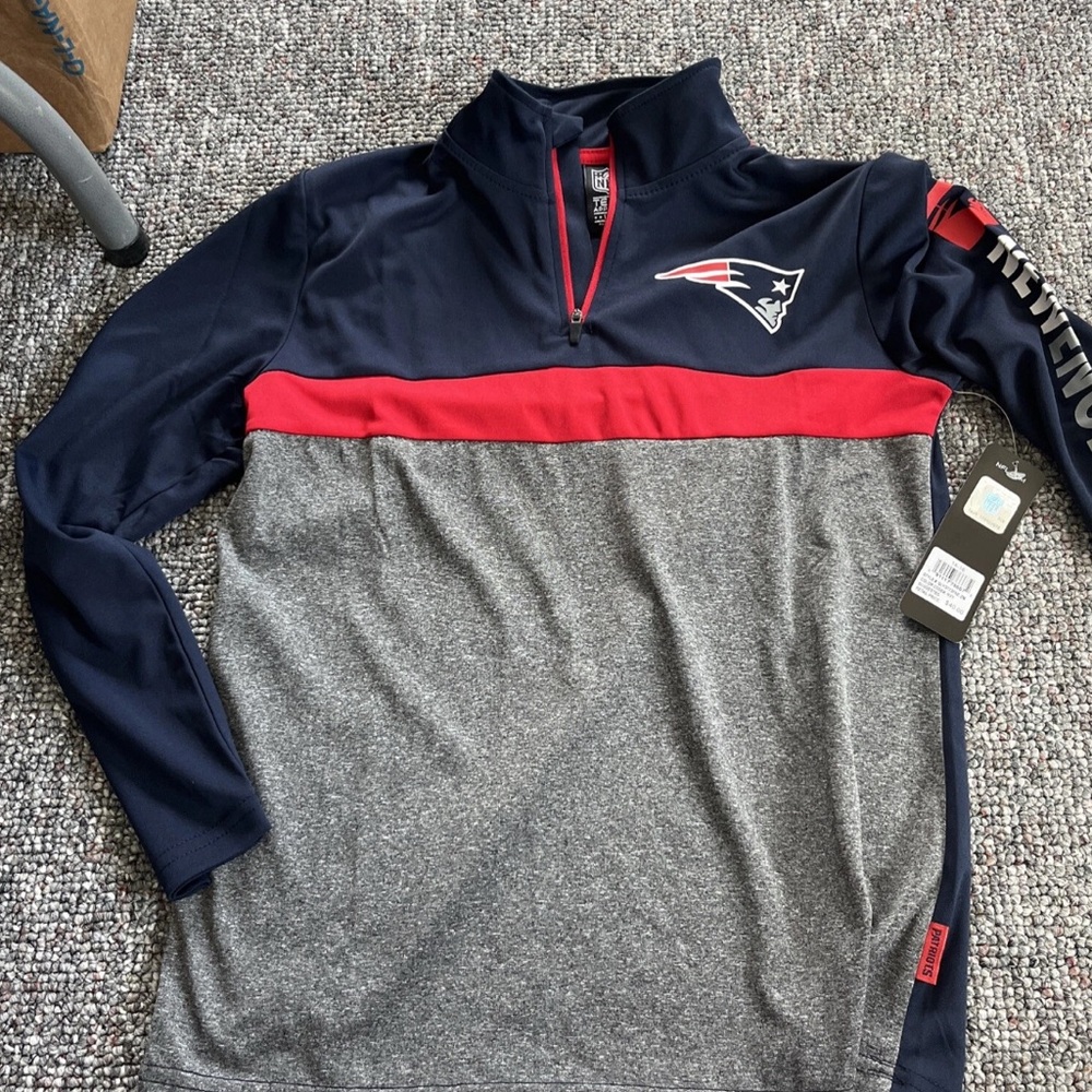 New England Patriots 1/4 Zip NFL Youth Size 14-16 Boys Football